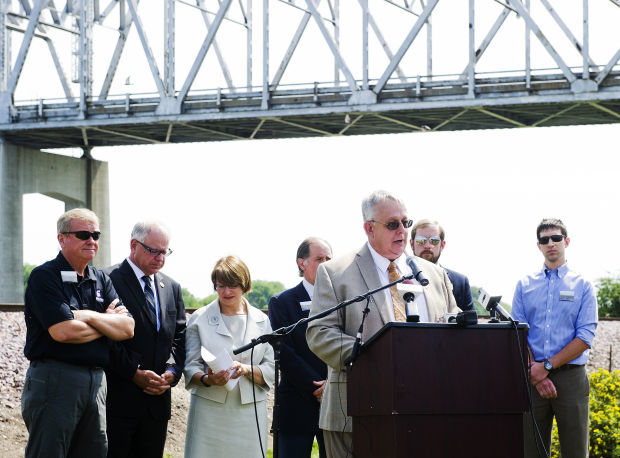 2014: Klobuchar at bridge groundbreaking